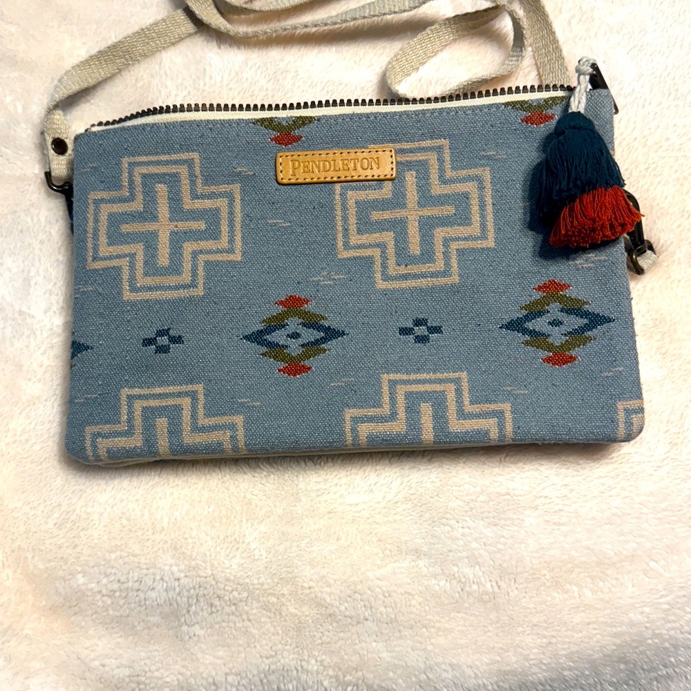 Large 5 pocket keeper with removable strap Used once.
